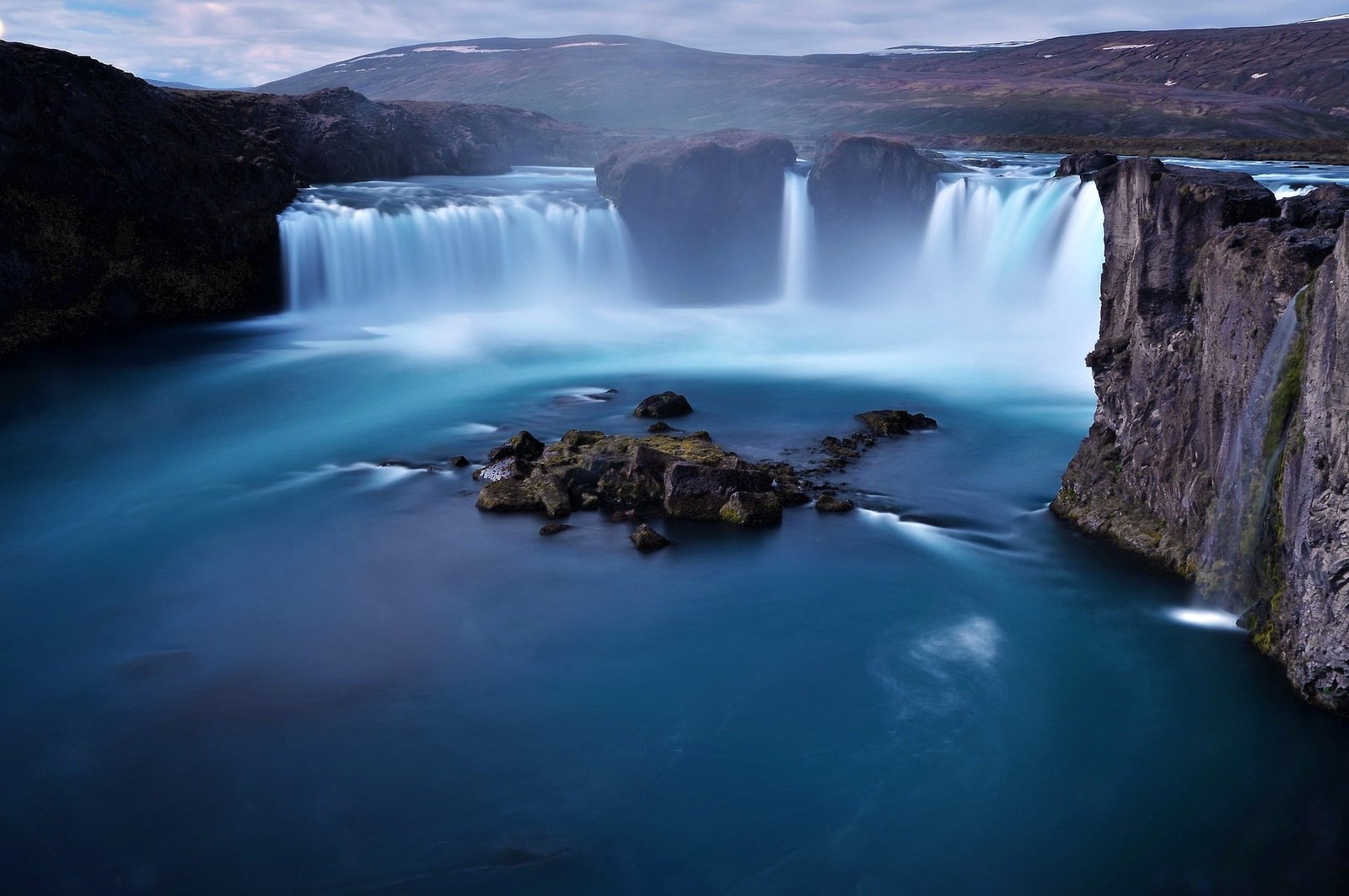 nunzg-waterfall-10378041_1920